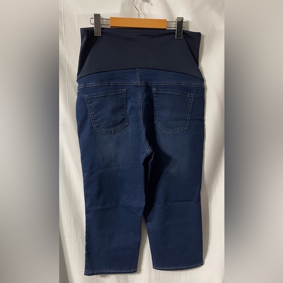 Thyme Maternity Slim Fit Jean Capris - Picture 3 of 7
